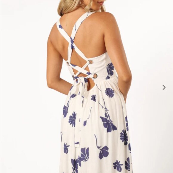 Petal & Pup Hazel Maxi Dress Navy Floral Medium NWOT - Picture 2 of 12